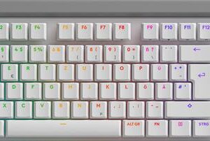 Logitech G G515 - Tastatur - LIGHTSPEED - TKL - Hintergrundbeleuchtung - kabellos - 2,4 GHz, Bluetooth, USB - QWERTZ - Deutsch - Tastenschalter: GL Tactile - weiß (920-012543)