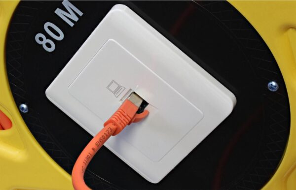 InLine - Netzwerkverlängerungskabel - RJ-45 (W) zu RJ-45 (M) - 80,0m - SFTP - CAT 6a - orange (78592)