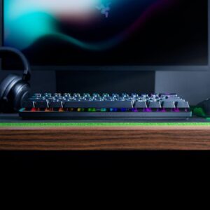 Razer Huntsman Mini - Tastatur - Hintergrundbeleuchtung - USB-C - QWERTZ - Deutsch - Tastenschalter: Razer Clicky Optical Purple - Schwarz