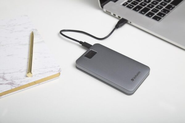 Verbatim Executive Fingerprint Secure - Festplatte - verschlüsselt - 1TB - extern (tragbar) - USB 3,2 Gen 1 (USB-C Steckverbinder) - 256-Bit-AES (53652)