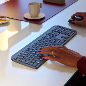 Logitech MX Keys for Business - Tastatur - hinterleuchtet - Bluetooth, 2.4 GHz - QWERTY - Pan-Nordic - Graphite
