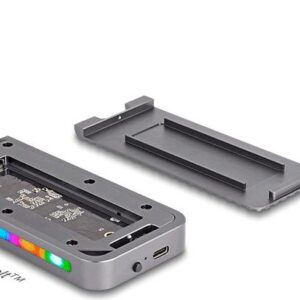 Delock - Speichergehäuse - 40 Gbps, Gaming-Stil, mit LED und Lüfter, werkzeugfrei - M.2 - M.2 NVMe Card - USB4, Thunderbolt 4, Thunderbolt 3 - Silber (42025)