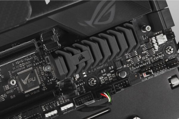 CORSAIR MP600 PRO XT - SSD - verschlüsselt - 8TB - intern - M.2 2280 - PCIe 4,0 x4 (NVMe) - 256-Bit-AES (CSSD-F8000GBMP600PXT)