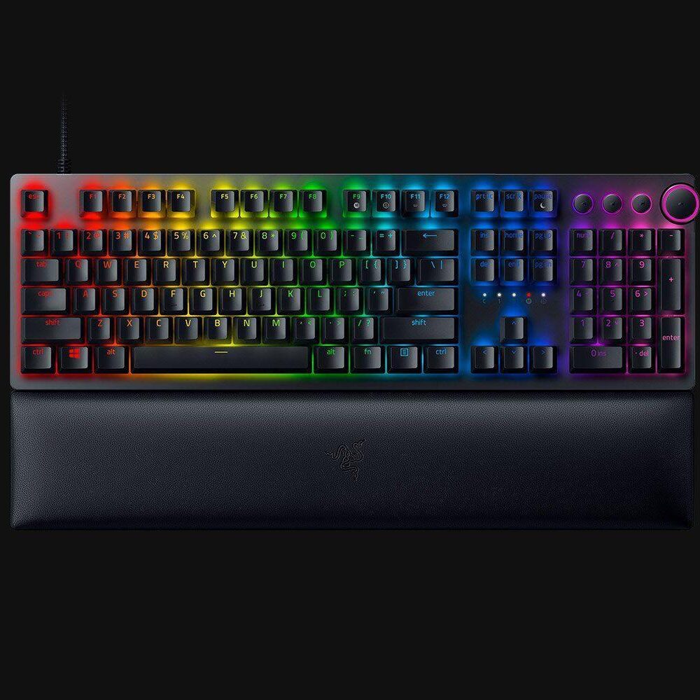 Razer Huntsman V2. Tastatur Formfaktor: Volle Größe (100%). Tastatur-Stil: Gerade. Geräteschnittstelle: USB, Tastaturaufbau: QWERTY. Typ der Hintergrundbeleuchtung: RGB-LED, Handgelenkauflage. Empfohlene Nutzung: Gaming. Produktfarbe: Schwarz (RZ03-03930100-R3M1)