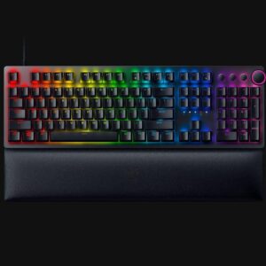 Razer Huntsman V2. Tastatur Formfaktor: Volle Größe (100%). Tastatur-Stil: Gerade. Geräteschnittstelle: USB, Tastaturaufbau: QWERTY. Typ der Hintergrundbeleuchtung: RGB-LED, Handgelenkauflage. Empfohlene Nutzung: Gaming. Produktfarbe: Schwarz (RZ03-03930100-R3M1)