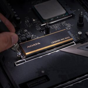 ADATA Legend 960 MAX - SSD - 1TB - intern - M.2 2280 - PCIe 4,0 x4 (NVMe) - 256-Bit-AES - integrierter Kühlkörper (ALEG-960M-1TCS)