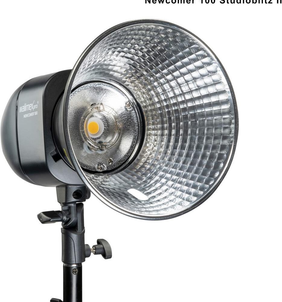 Walimex pro Newcomer 100 Set Double - 100 Ws Blitzleistung, auslösen per Funk 2,4GHz, LED-Einstelllicht, Blitzdauer 1/800-1/1200s, Bowens/walimex pro-Anschluss, ideal für kleine Studios (1023374)