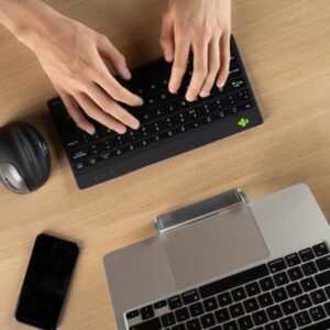 R-Go Tools RGOCOUKWLBL tastiera Ufficio Bluetooth QWERTY Inglese UK Nero (R-GO COMPACT BREAK ERGONOMIC - KEYBOARD QWERTY [UK] BLUETOOTH B) - Versione UK