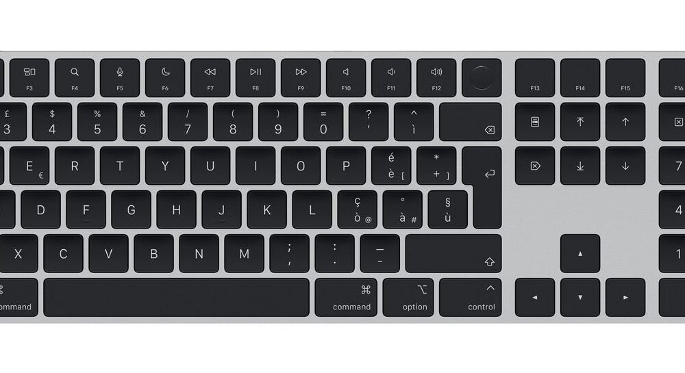 Apple Magic tastiera Universale USB + Bluetooth QWERTY Italiano Nero (Apple Magic Keyboard with Touch ID and Numeric Keypad - Tastiera - USB-C - senza fili - Bluetooth - QWERTY - italiana - black keys)